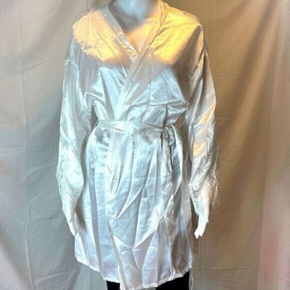 Satin Silk Bathrobe V-neck Short Kimono Rope White size Large RefE054
